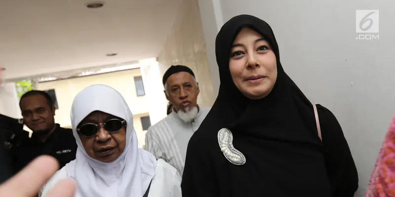 20170531-Istri Ustaz Alhabsyi Penuhi Panggilan Polisi soal Kasus Ponsel-Herman