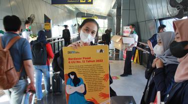 Kampanye melawan kekerasan dan pelecehan seksual di Stasiun Bandung. (foto : Humas PT KAI Daop 2 Bandung)
