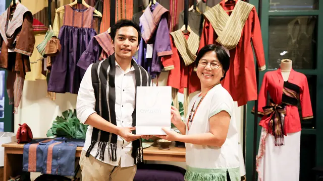 Produk Skincare Ini Bantu Pengrajin Tenun Dapatkan Kulit Sehat dan Terawat