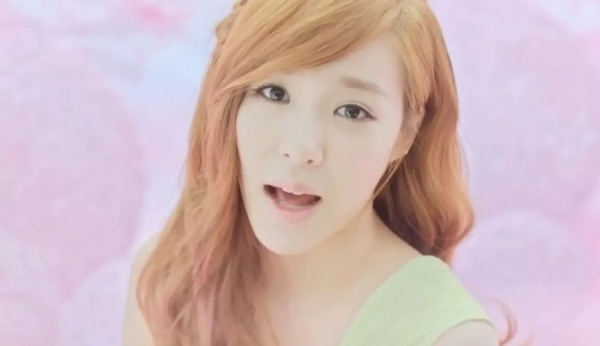 Mantan kekasih Nichkun 2PM ini harus menelah pil pahit karena ulahnya sendiri dan dapat mengancam popularitasnya didunia hiburan Korea Selatan. (Koreaboo)