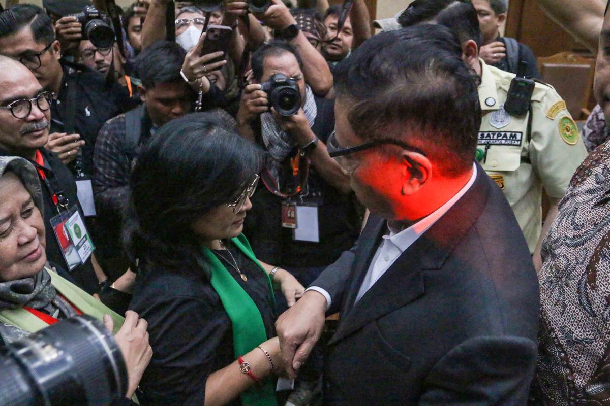 FOTO: Hasto Kristiyanto Divonis 3,5 Tahun Penjara Terkait Kasus Harun Masiku