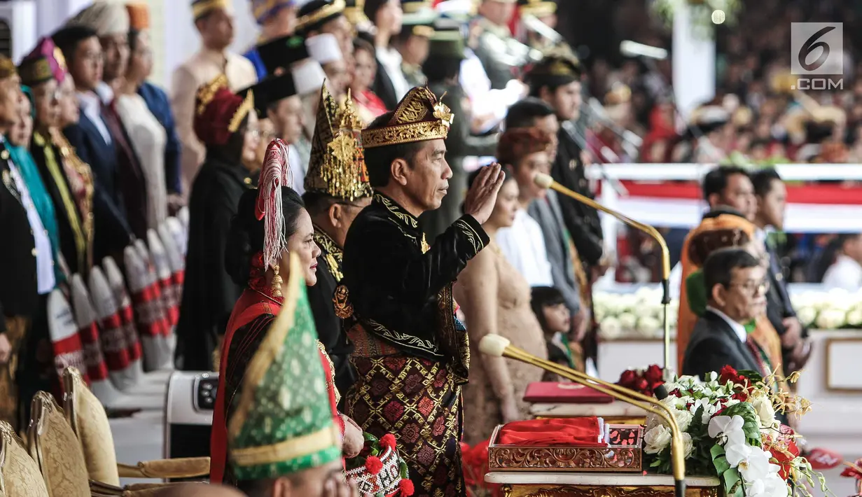 Presiden Joko Widodo (Jokowi) mengikuti Upacara Peringatan Detik-detik Proklamasi Kemerdekaan ke-74 RI di Istana Merdeka, Jakarta, Sabtu (17/8/2019). Peringatan HUT RI tersebut mengangkat tema "SDM Unggul Indonesia Maju". (Liputan6.com/HO/Kentung)
