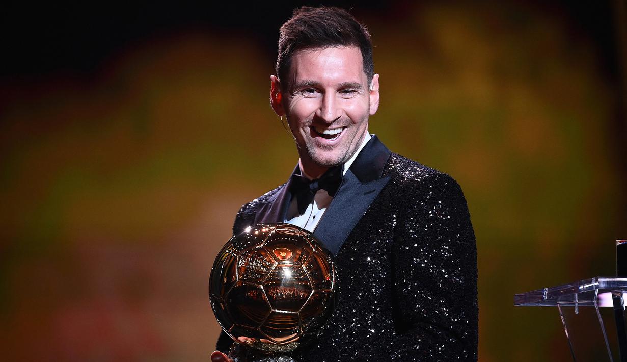 Memang ada benarnya istilah yang menyebut jika mempertahankan gelar itu lebih berat dibandingkan merebutnya. Istilah ini seakan berlaku bagi 5 pemain berikut yang gagal mempertahankan gelar Ballon d'Or, bahkan tak masuk nominasi usai tampil buruk di tahun atau musim berikutnya. Kelimanya mayoritas gagal akibat tak mampu mengimbangi raihan positif di level klub dengan saat membela timnas. Berikut daftar kelima pemain tersebut. (AFP/Franck Fife)
