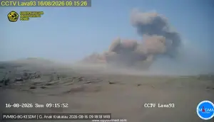 Anak Krakatau Erupsi Minggu Pagi, Alami 3 Kali Gempa Hembusan