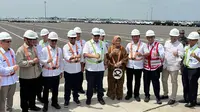 Menteri Koordinasi (Menko) Perekonomian Airlangga Hartarto meninjau aktivitas operasional Pelabuhan Subang, Jawa Barat. (Foto:Liputan6/Nanda Perdana Putra)