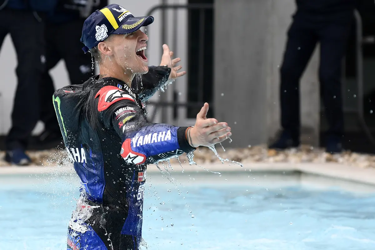 Foto: Kejadian Menarik MotoGP Portugal, Hadirnya Valentino Rossi Hingga Quartararo Nyemplung ke Kolam