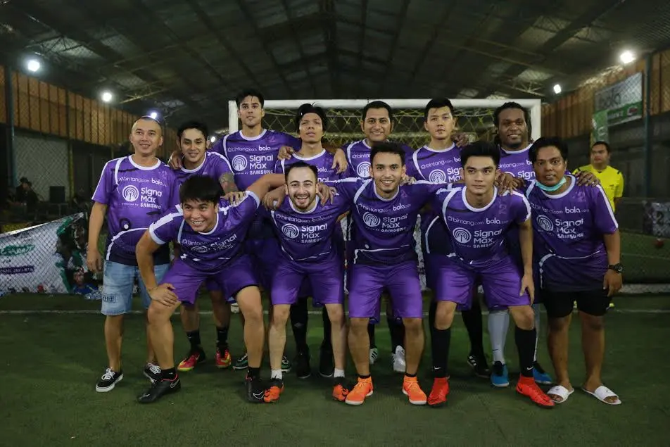 Pertandingan Futsal antara tim selebritis vs eks timnas dalam rangka ulang tahun Bintang.com dan Bola .com yang kedua. Acara berlangsung di Hanggar Futsal, Sabtu (29/4/2017) | foto : Adrian Putra/Bintang.com