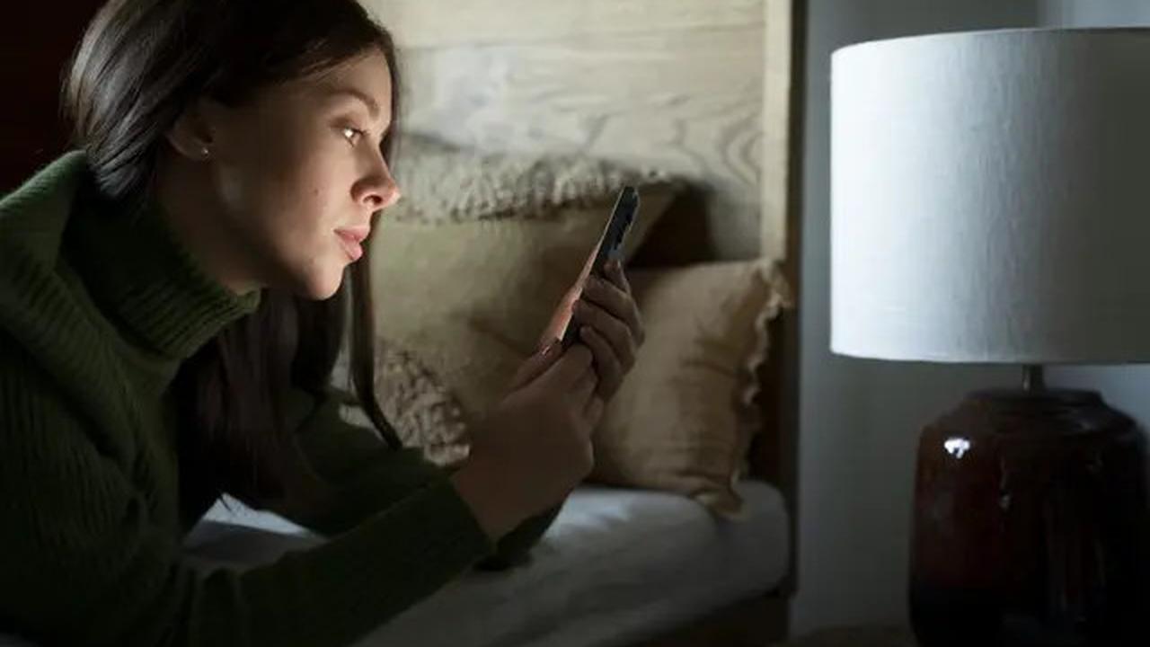 5 Kebiasaan Buruk Sebelum Tidur yang Wajib Kamu Hindari