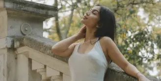 Ariel Tatum melalukan pemotretan bersama @npmalina. Pesona Ariel kembali mencuri perhatian lewat pemotretan terbarunya yang menghadirkan nuansa klasik dan romantis. [@npmalina]