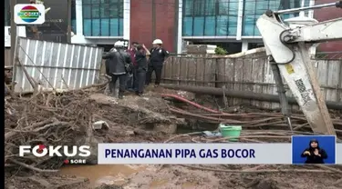 Kepolisian dan kontraktor proyek LRT pada Kamis siang, melakukan investigasi bocornya pipa gas untuk kedua kalinya di Cawang, Jakarta Timur.