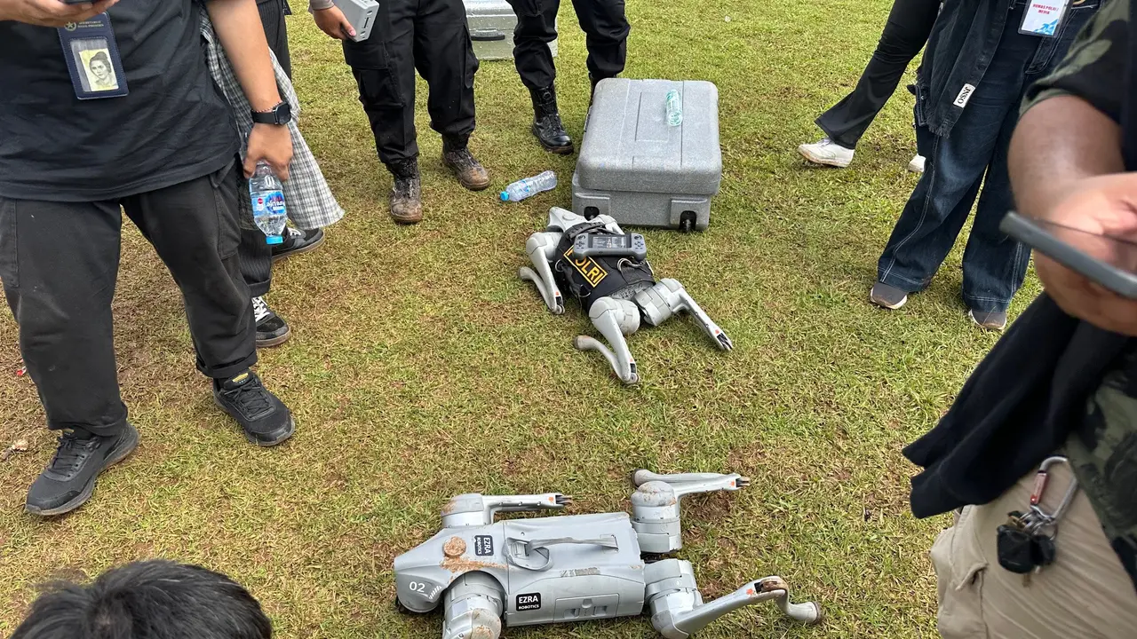 Penampilan teknologi robot mencuri perhatian seluruh hadirin HUT ke-79 Bhayangkara di Monas, Jakarta Pusat, Selasa (1/7/2025).