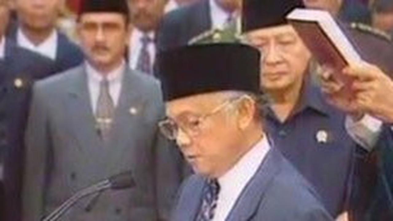 Ketika Soeharto dan Habibie Tak Saling Sapa di Istana Negara
