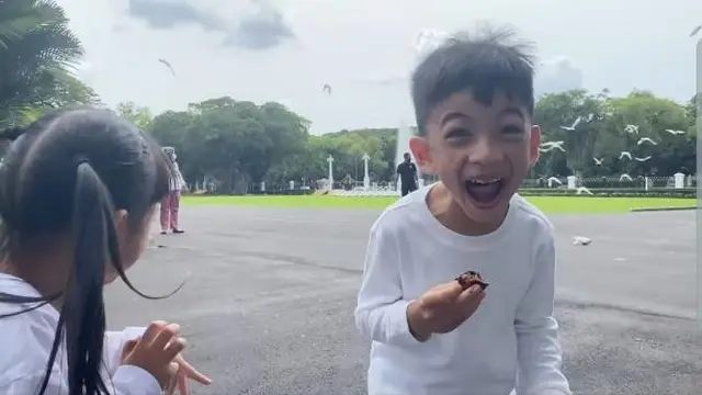 Cucu Jokowi, Jan Ethes dan Sedah Mirah