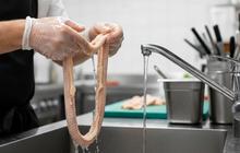 Bebas Bau Amis, Ini 8 Cara Membersihkan Usus Ayam dengan Benar