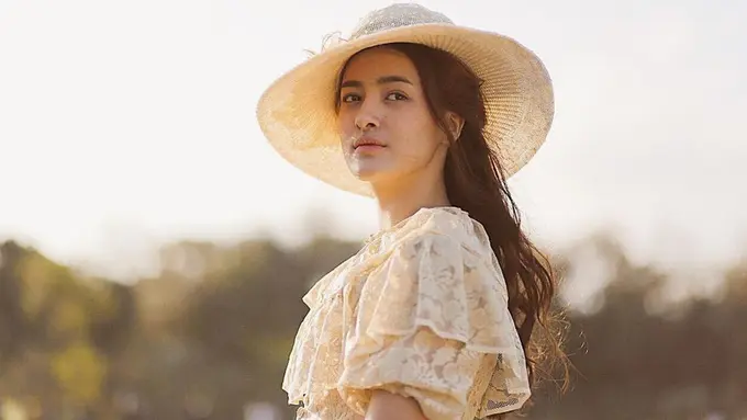 FOTO: Gaya Mawar Eva dalam Balutan Busana Vintage, Makin Memesona
