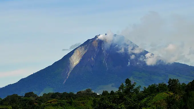 10 Potret Cantik Gunung Sinabung Sebelum Meluapkan Awan Panas
