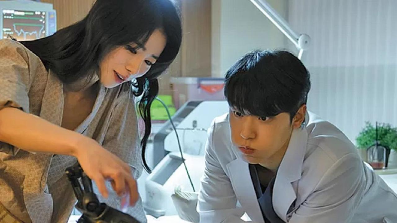 Meski hanya bertemu satu dua adegan dalam drama hits Netflix yaitu The Glory, tak menyurutkan perasaan Lee Do Hyun pada Lim Ji Yeon.