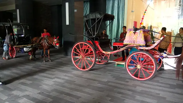 [Bintang] Kuda dan kereta kencana di pernikahan Kahiyang Ayu