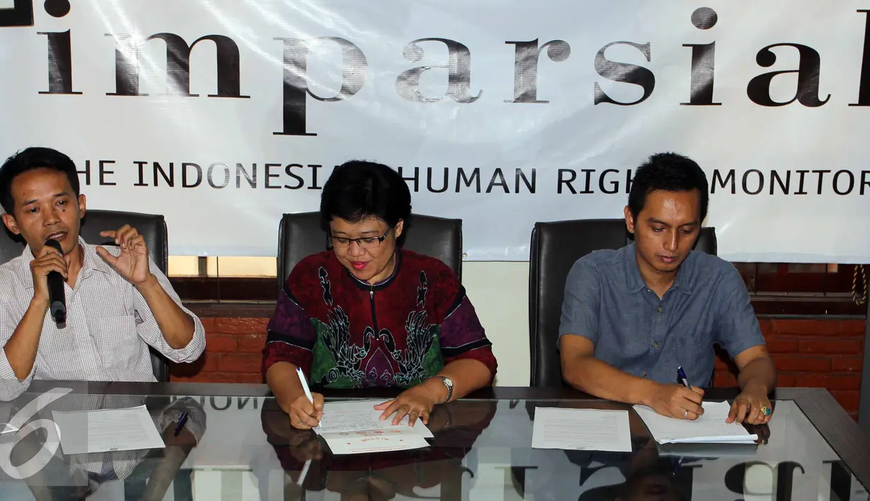 Imparsial menggelar konferensi pers terkait pencalonan Letjen (purn) Sutiyoso sebagai calon Kepala Badan Intelijen Negara (BIN), Jakarta, Kamis (11/6/2015). Imparsial menolak Sutiyoso karena memiliki catatan buruk terkait HAM. (Liputan6.com/Helmi Afandi)