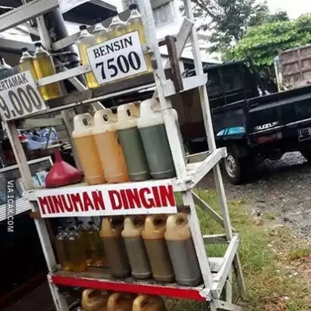 6 Potret Tulisan Bensin Pertalite dan Pertamax Nyeleneh, Bikin Tepuk Jidat