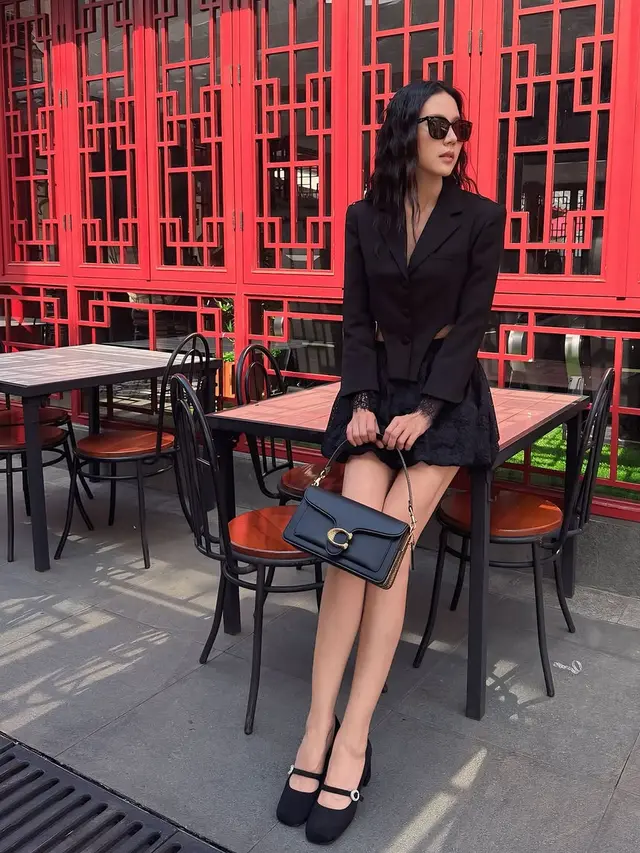 Potret Terbaru Agnes Jennifer yang Punya Kaki Jenjang dan Body Goals Impian Semua Orang (credit: instagram/agnes_jennifer)