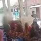 Cuplikan video viral anak SD di Sampang Maduran bertunangan. (Istimewa)