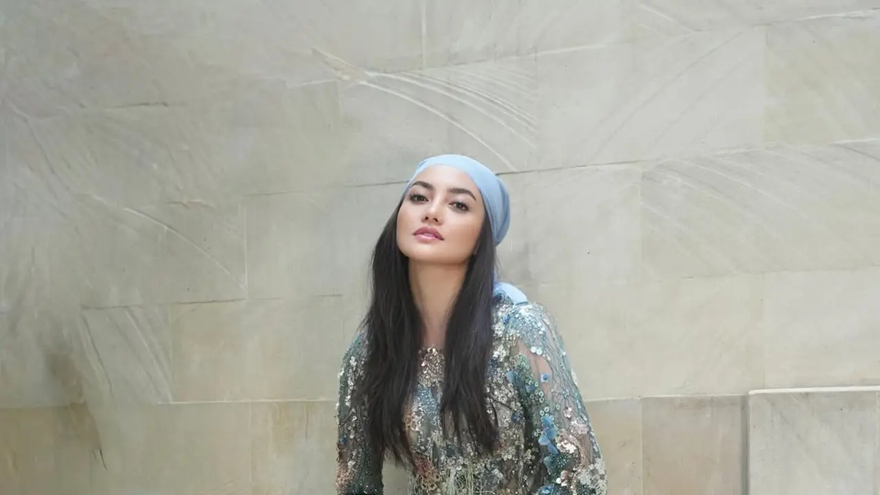 Ririn Ekawati Rayakan Hari Kartini dengan Kebaya Berpayet dan Long Pants, Modern Chic Banget!