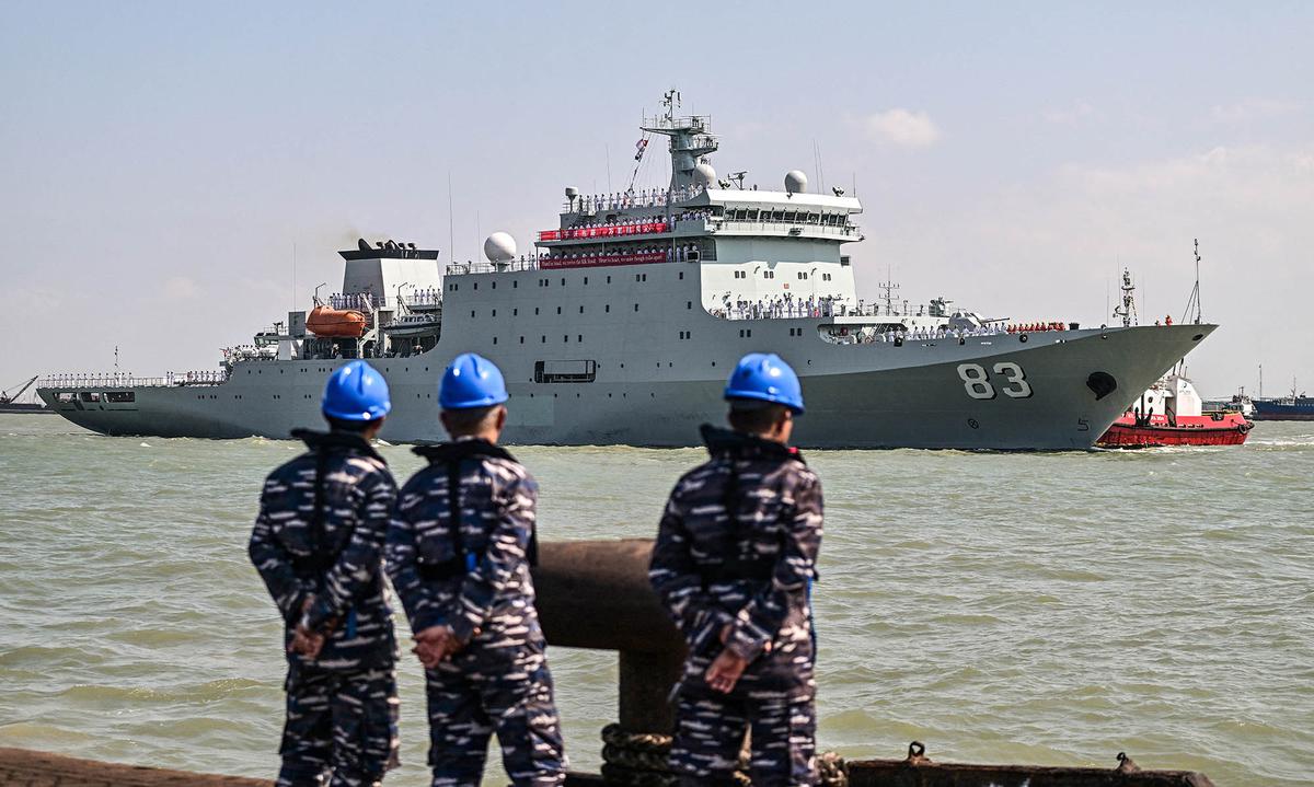 Dua Kapal Perang China Berlabuh di Surabaya