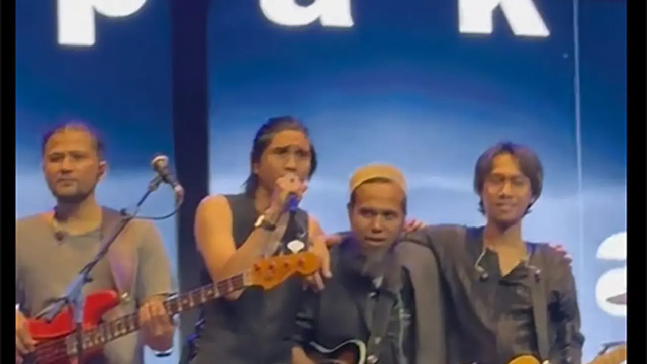 Sakti manggung bersama Sheila On 7