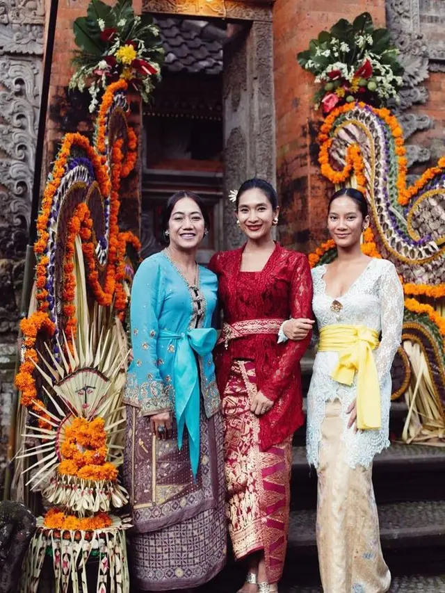 Model Kebaya Bali Terbaru 2024 Bikin Cantik dan Menawan ala Wanita Pulau Dewata