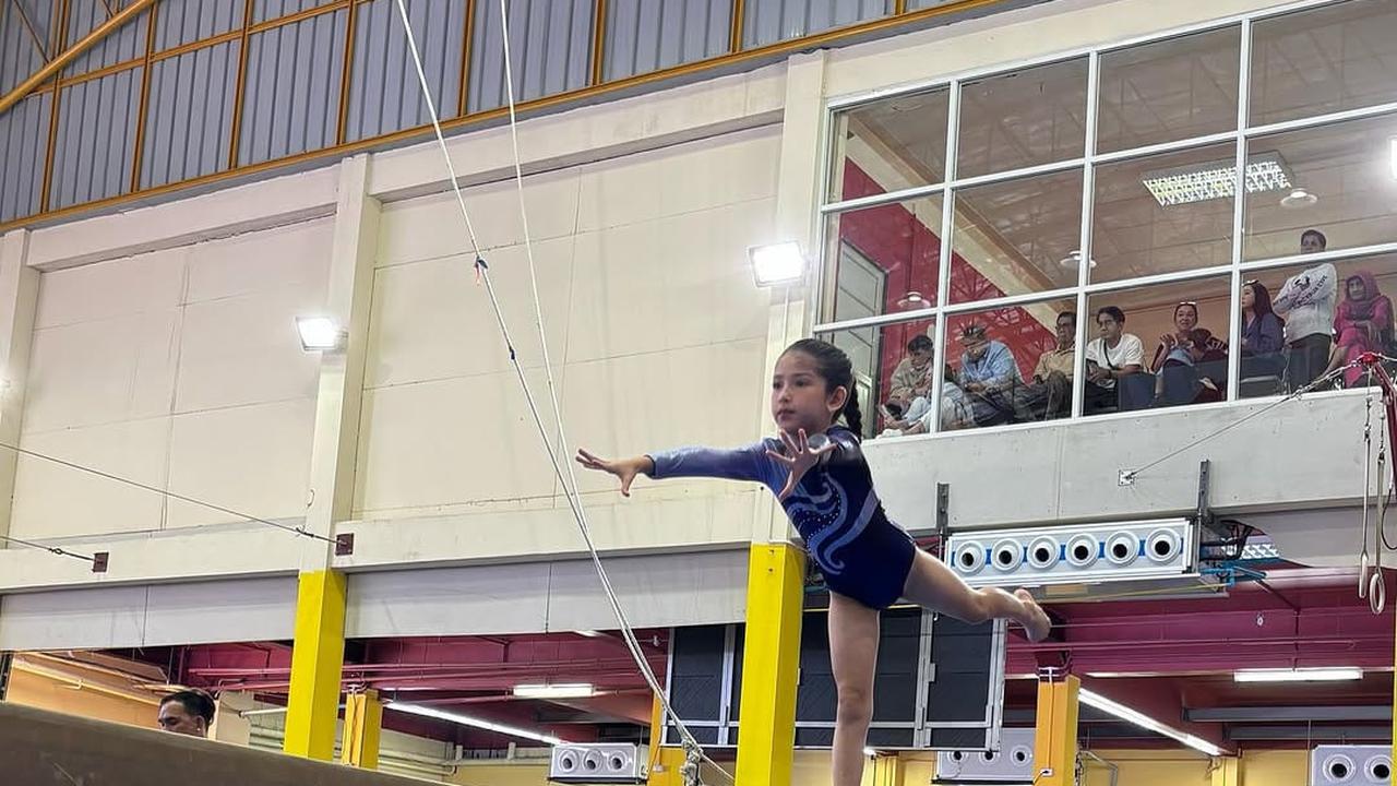 Potret Anak Yasmine Wildblood Raih Medali Emas di Kompetisi Gymnastic di Bangkok