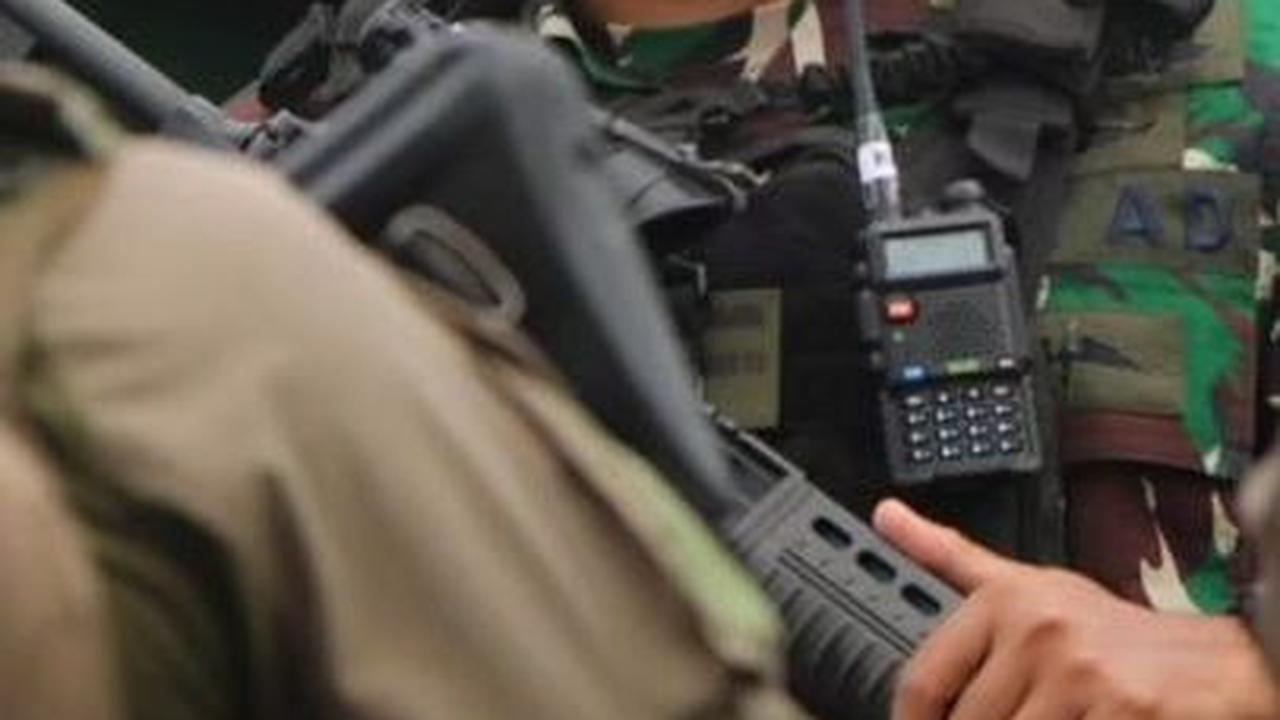 Bang Alex Komandan Pandawa Kostrad Pimpin Pasukan TNI 'Belah' Jalur Berbahaya, Bawa 7 Kendaraan Lapis Baja