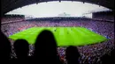 Tayangan layar pertandingan Manchester United melawan Arsenal saat Roaring Night Liga Inggris 2023/2024 melawan Arsenal di Hotel Ibis, Tanah Abang, Jakarta, Sabtu (12/05/2024). (Bola.com/Bagaskara Lazuardi)