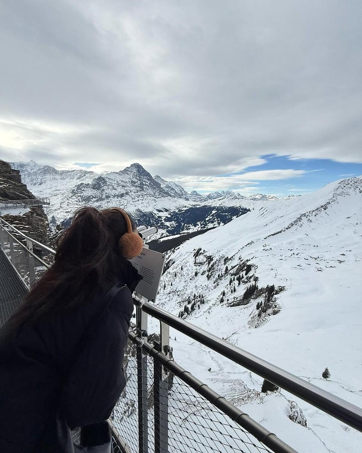 Potret Liburan Novia Bachmid ke Swiss, Menikmati Pemandangan Cantik di Ketinggian