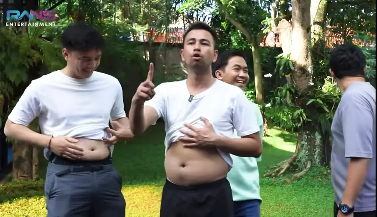 Pria dua orang anak itu mengaku berat badannya bertambah sejak lebaran. Raffi ingin menurunkan berat badannya sebelum pertandingan tenis. [Youtube/Rans Entertainment]