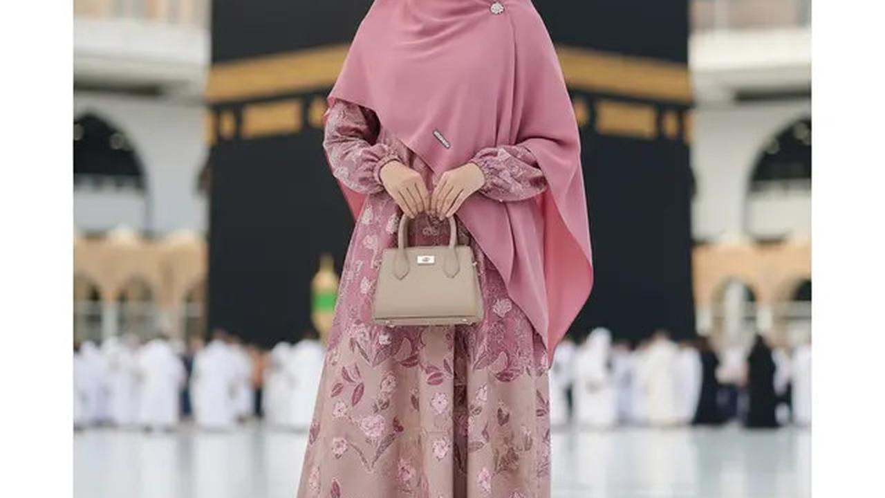 7 Model Gamis Batik Buat Umroh yang Anggun dan Nyaman Dipakai Seharian