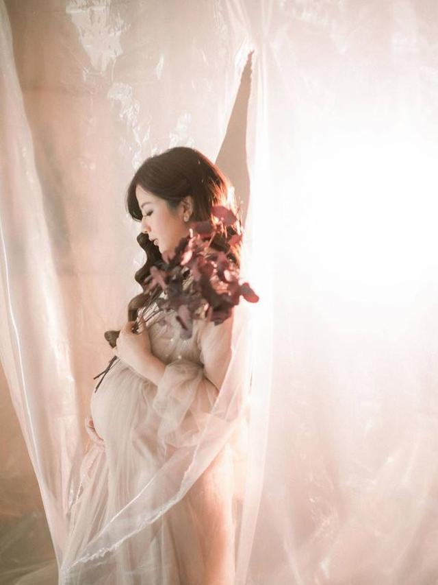 Tak Ada Sebulan Lagi Melahirkan, Ini 7 Maternity Shoot Franda yang Terbaru