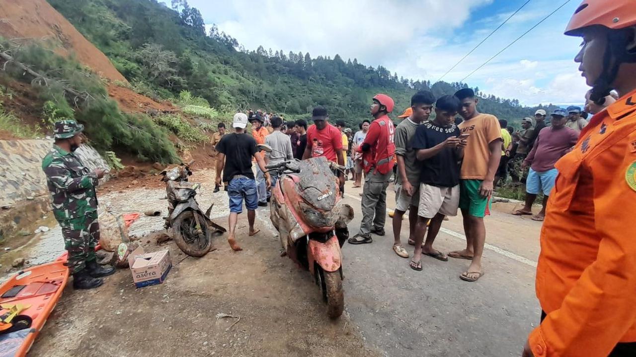 Kepala BPBD Luwu, Andi Baso Tenriesa membenarkan bencana longsor di Bastem Utara. Andi mengaku belum memegang data korban jiwa tanah longsor tersebut.<br>