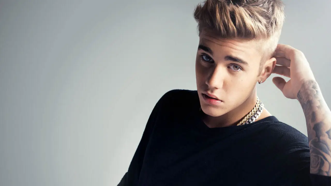 Justin Bieber Tampil Bugil di Majalah