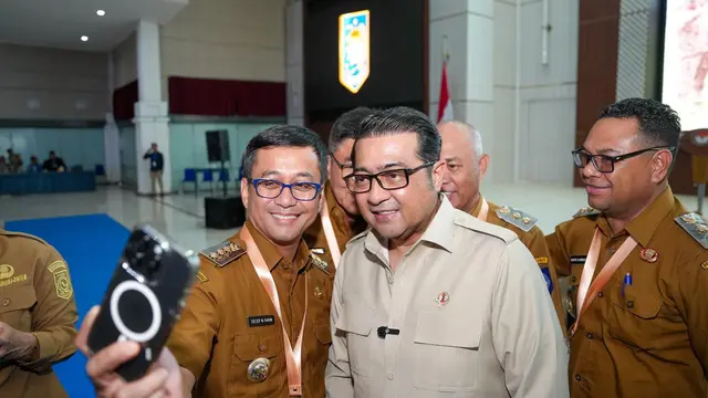 Teuku Riefky Harsya