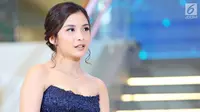 6 Mama Muda Tampil Seksi dengan Gaun Pamer Paha Belahan Tinggi 