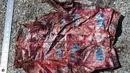 Foto pada 30 Maret 2019, sampah plastik yang ditemukan di dalam perut paus di Pulau Sardinia, Italia. Perut paus sperma betina itu berisi  kantong sampah, jaring dan tali pancing, bahkan kantong cairan sabun cuci yang masih dapat diidentifikasi merek dan kode barangnya. (SEAME Sardinia Onlus via AP)