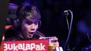 Anggota tim e-Sports, ONIC, saat melawan Louvre pada babak final Turnamen Mobile Legends: Bang Bang Profesional League (MPL) Indonesia Season 3 di Britama Arena, Jakarta, Jumat (3/5). ONIC menang 2-0 atas Louvre. (Bola.com/Yoppy Renato)