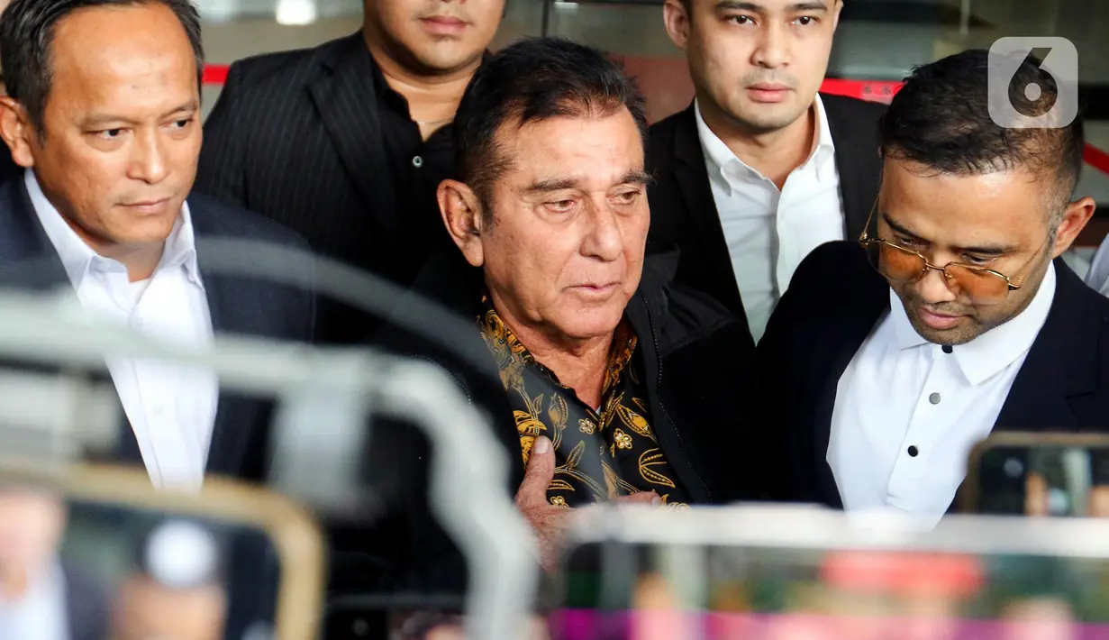 Ketika ditanya, Japto Soerjosoemarno tidak menjawab secara detail. (Liputan6.com/Herman Zakharia)