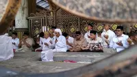 Prabowo Subianto berdoa di makam Syaikhona Kholil Bangkalan saat maju sebagaj Capres pada Pemilu 2019 lalu.