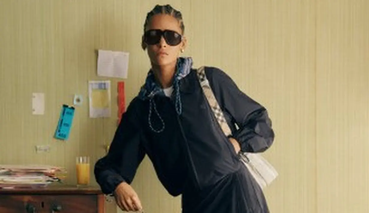 Cropped trench coat hingga quilted jacket menambah pesona gaya yang begitu memikat.  (Foto: Burberry)