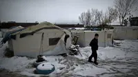 Tenda-tenda yang digunakan sebagai tempat tinggal pengungsi di Yunani pada musim dingin (AP)