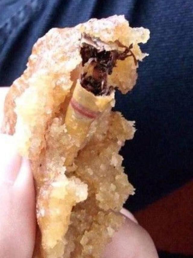 7 Potret Kocak Benda Aneh dalam Gorengan Ini Bikin Gagal Buka Puasa