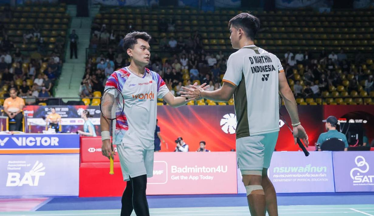 Leo Rolly Carnando dan Daniel Marthin melakukan seleberasi usai mendapatkan poin saat melawan wakil tuan rumah, Peeratchai Sukphun/Pakkapon Teeraratsakul, pada Thailand Open 2026, Jumat (15/5/2026) di Bangkok.