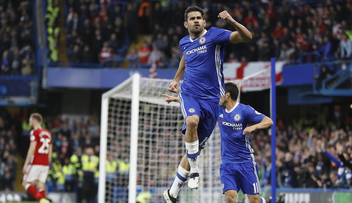 Selebrasi Pemain Chelsea, Diego Costa usai membobol gawang Middlesbrough pada lanjutan Premier League di Stamford Bridge, London, (8/5/2017). Chelsea menang 3-0. (AP/Frank Augstein)